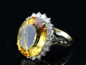 GORGEOUS 7 CARAT CITRINE AND DIAMOND CLUSTER 18 CARAT GOLD 1970s COCKTAIL/DRESS RING