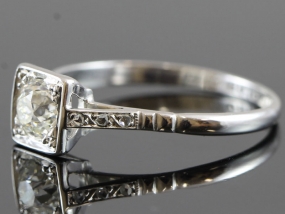 FABULOUS ORIGINAL ART DECO PLATINUM DIAMOND SOLITAIRE RING 