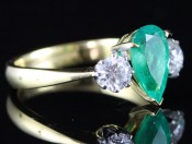 BEAUTIFUL COLOMBIAN EMERALD AND DIAMOND TRILOGY 18 CARAT GOLD RING