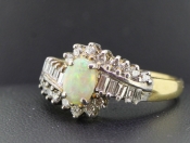  STUNNING OPAL AND DIAMOND 18 CARAT GOLD CLUSTER RING