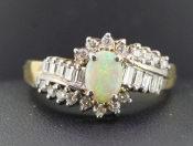  STUNNING OPAL AND DIAMOND 18 CARAT GOLD CLUSTER RING