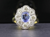 STUNNING CEYLON SAPPHIRE AND DIAMOND 18 CARAT GOLD CLUSTER RING