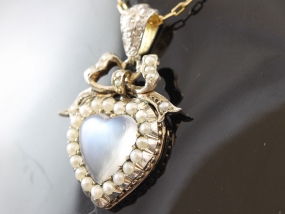  ROMANTIC MOONSTONE, PEARL AND DIAMOND SILVER PENDANT AND GOLD CHAIN