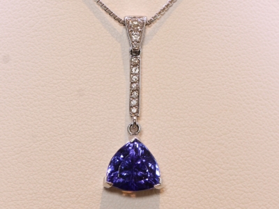  Contemporary Tanzanite and Diamond Gold Pendant and Chain