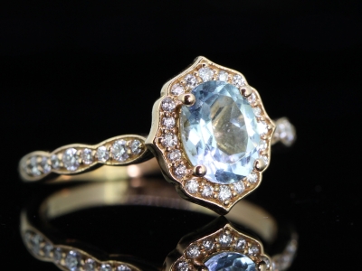  BREATHTAKING AQUAMARINE AND DIAMOND 18 CARAT ROSE GOLD RING