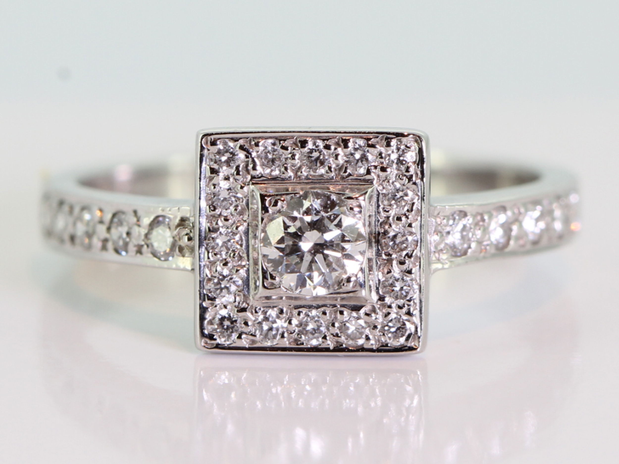 Elegant diamond 18 carat gold halo ring