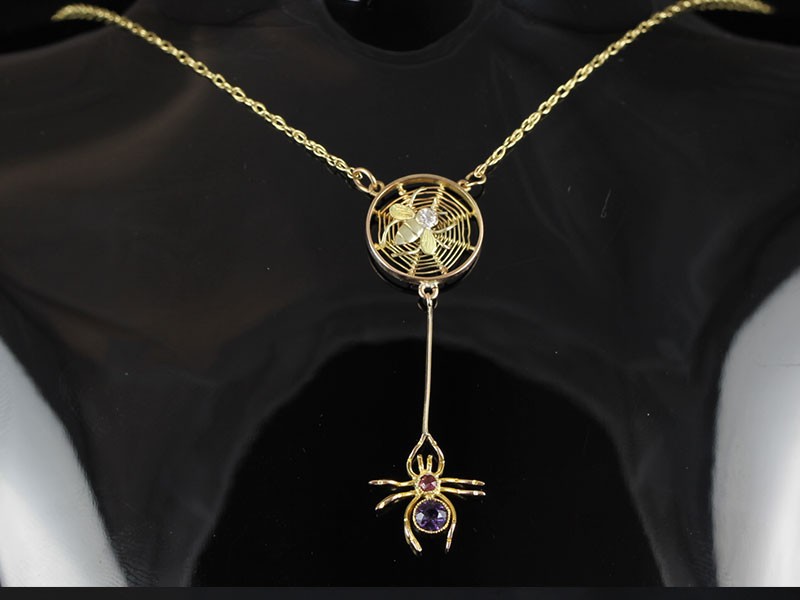 A charming circa 1800 spider and fly 15 carat gold necklace