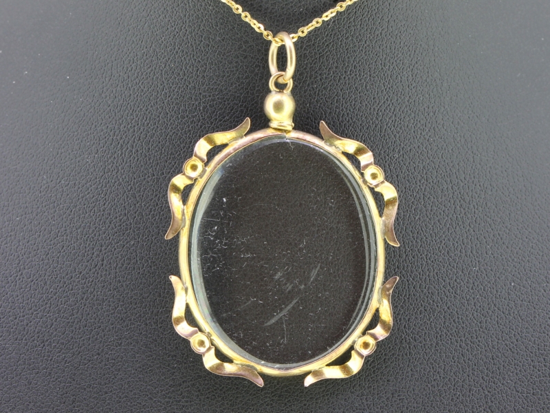 Wonderful edwardian 9 carat gold glass locket 