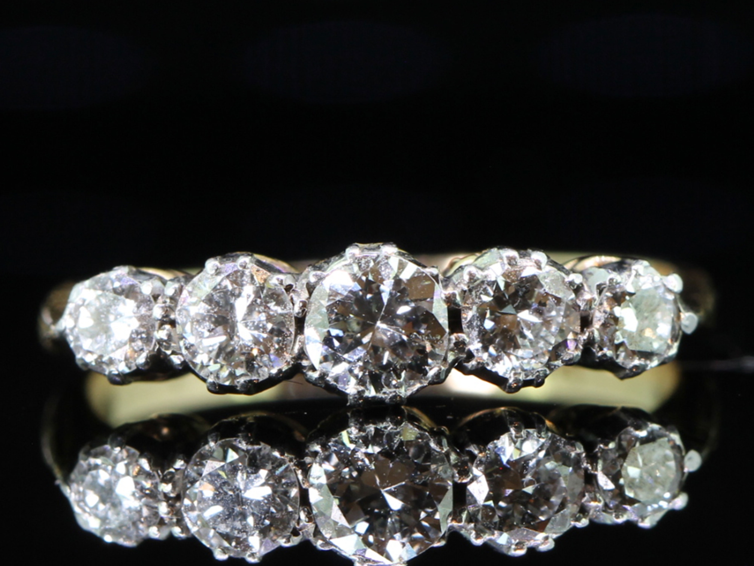 Gorgeous edwardian five stone diamond 18 carat platinum ring