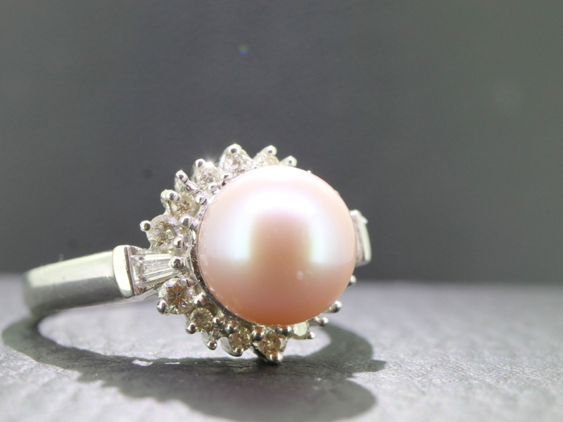  beautiful pink pearl and diamond 18 carat gold cocktail ring
