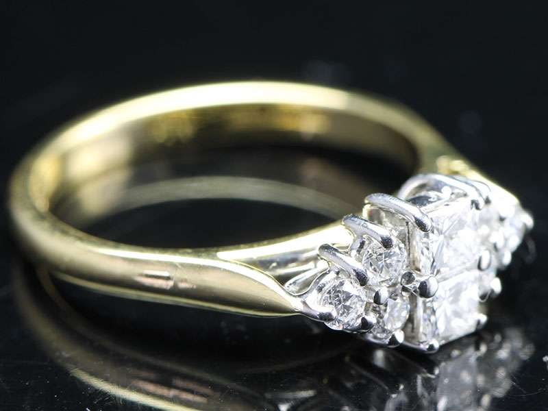 Stunning diamond 18 carat gold cluster ring