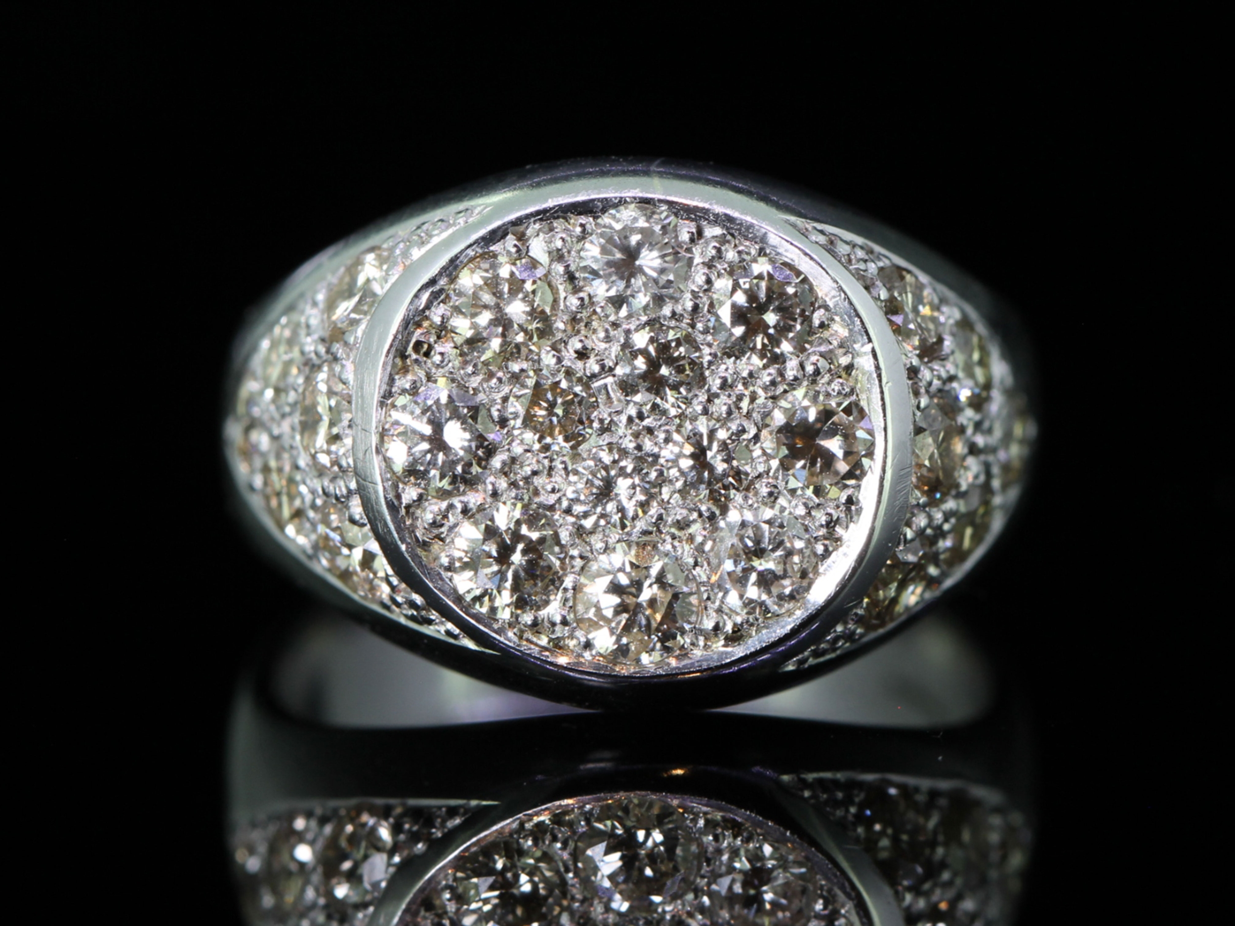 Gorgeous diamond 9 carat gold signet ring