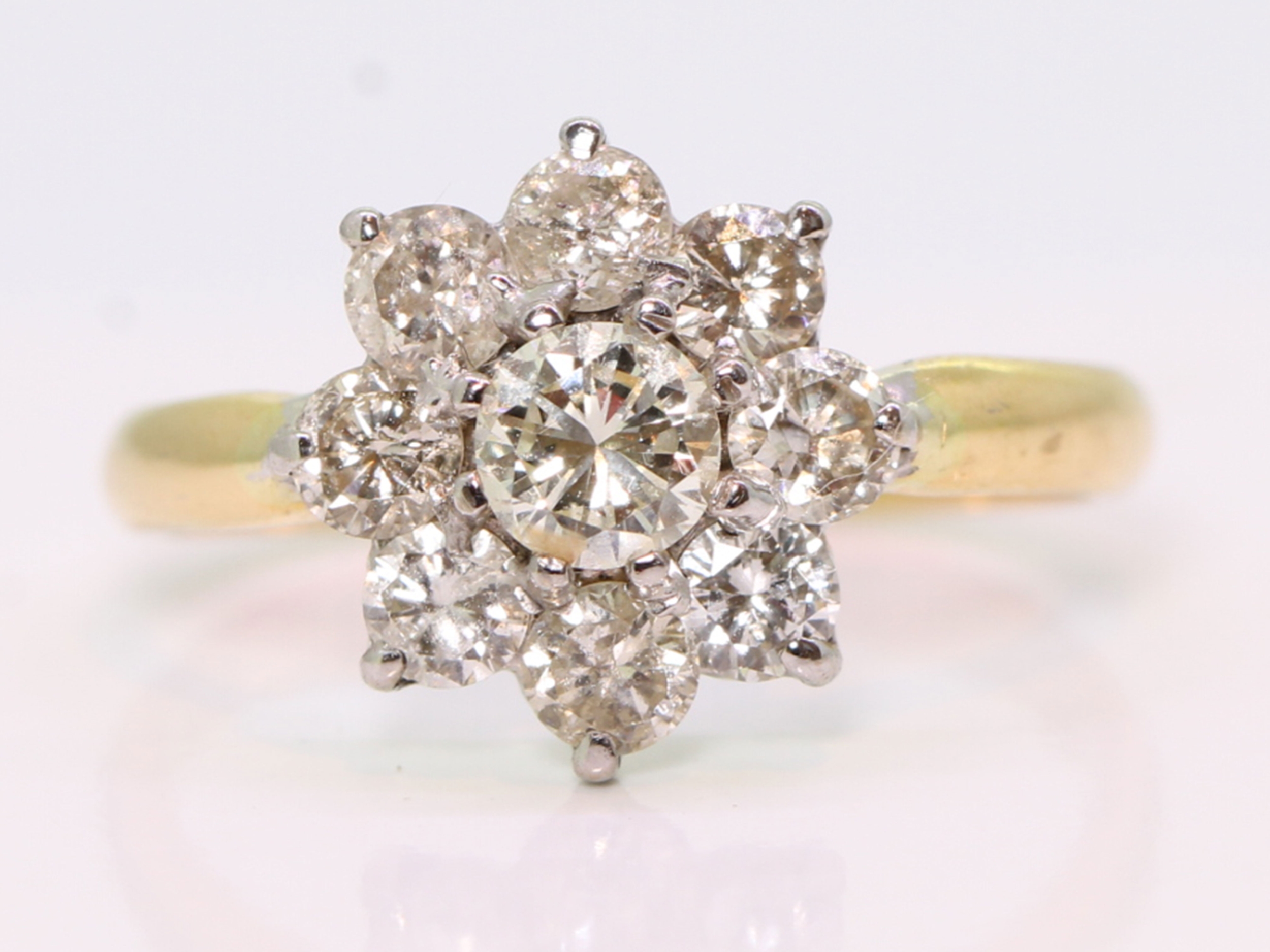 Vintage diamond daisy 18ct gold ring