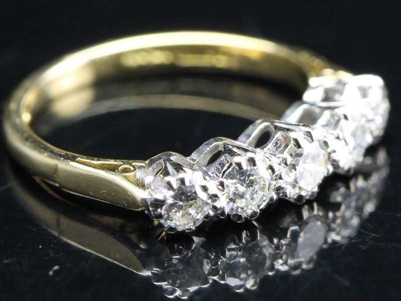 Wonderful five stone diamond 18 carat gold ring