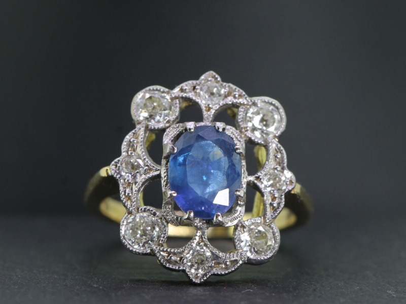 Fabulous sapphire and diamond filigree 18 carat gold ring