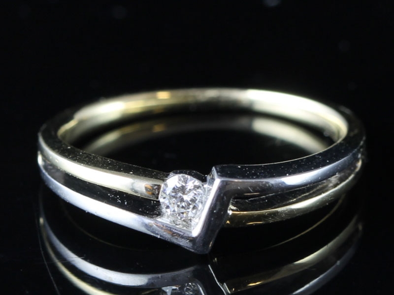 Fabulous contemporary two tone diamond 9 carat gold ring