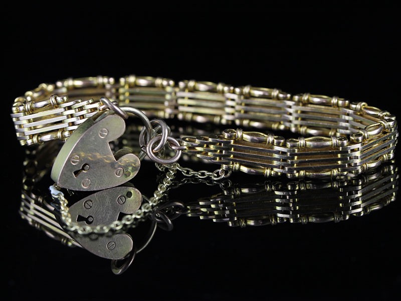 Very elegant 9 carat rose gold victorian gate bracelet 