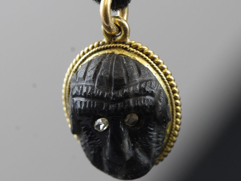 Fabulous 15 carat gold monkey pendant with jewelled eyes
