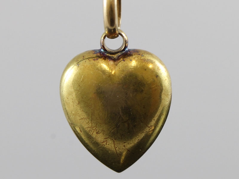 Pretty edwardian gold heart 15 carat gold pendant