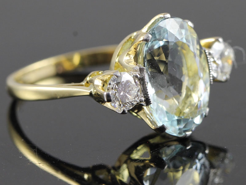 Gorgeous 5 carat aquamarine and diamond 18 carat gold ring