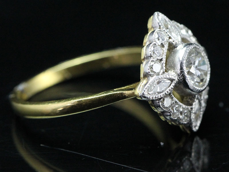 Breathtaking art deco inspired diamond 18 carat gold ring