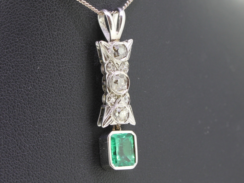 Gorgeous emerald and diamond 18 carat gold pendant