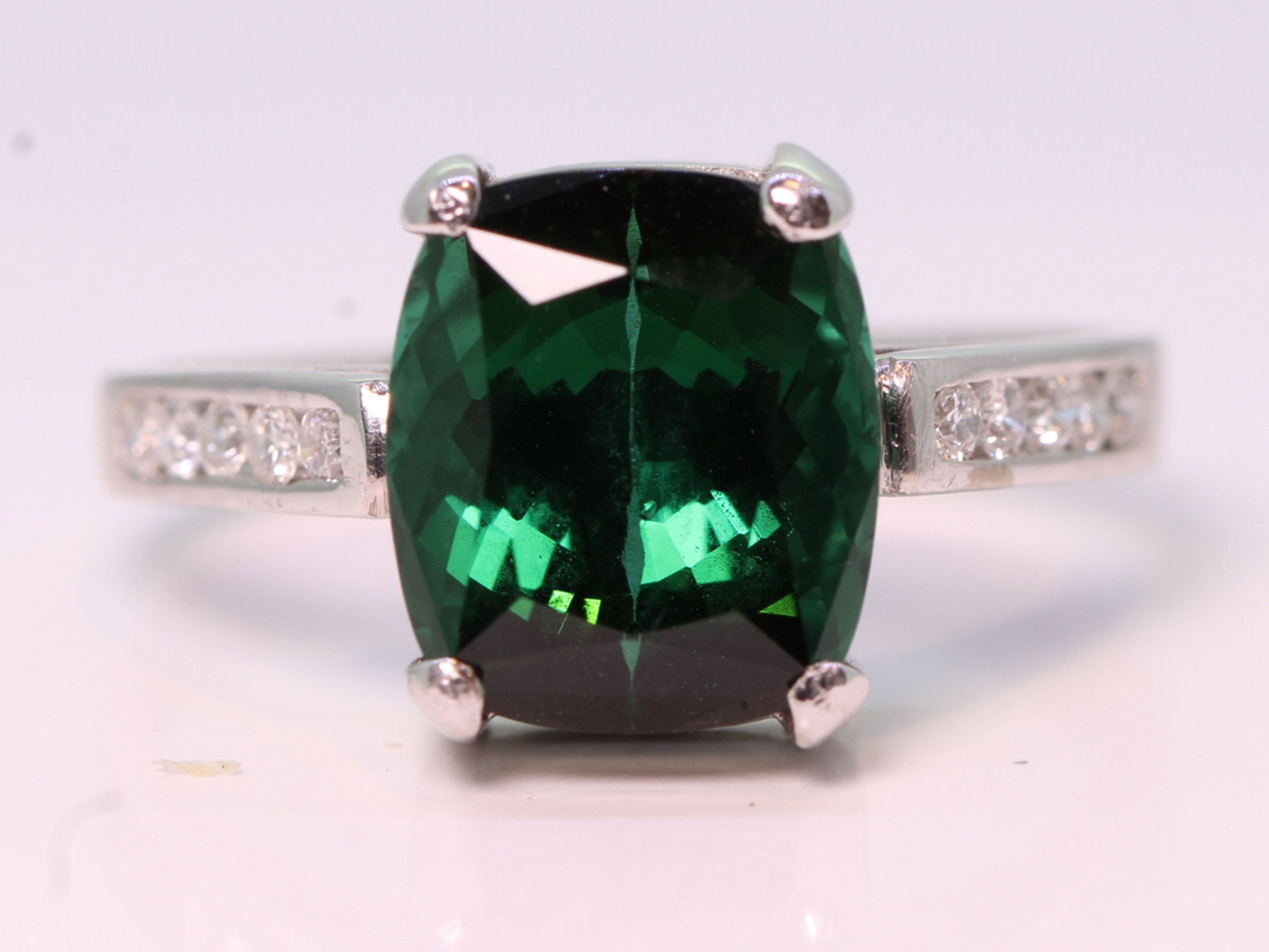 Vintage 5.2ct green tourmaline and diamond 18ct gold ring