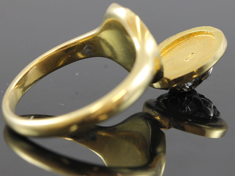 Fabulous victorian 18 carat gold poisen ring