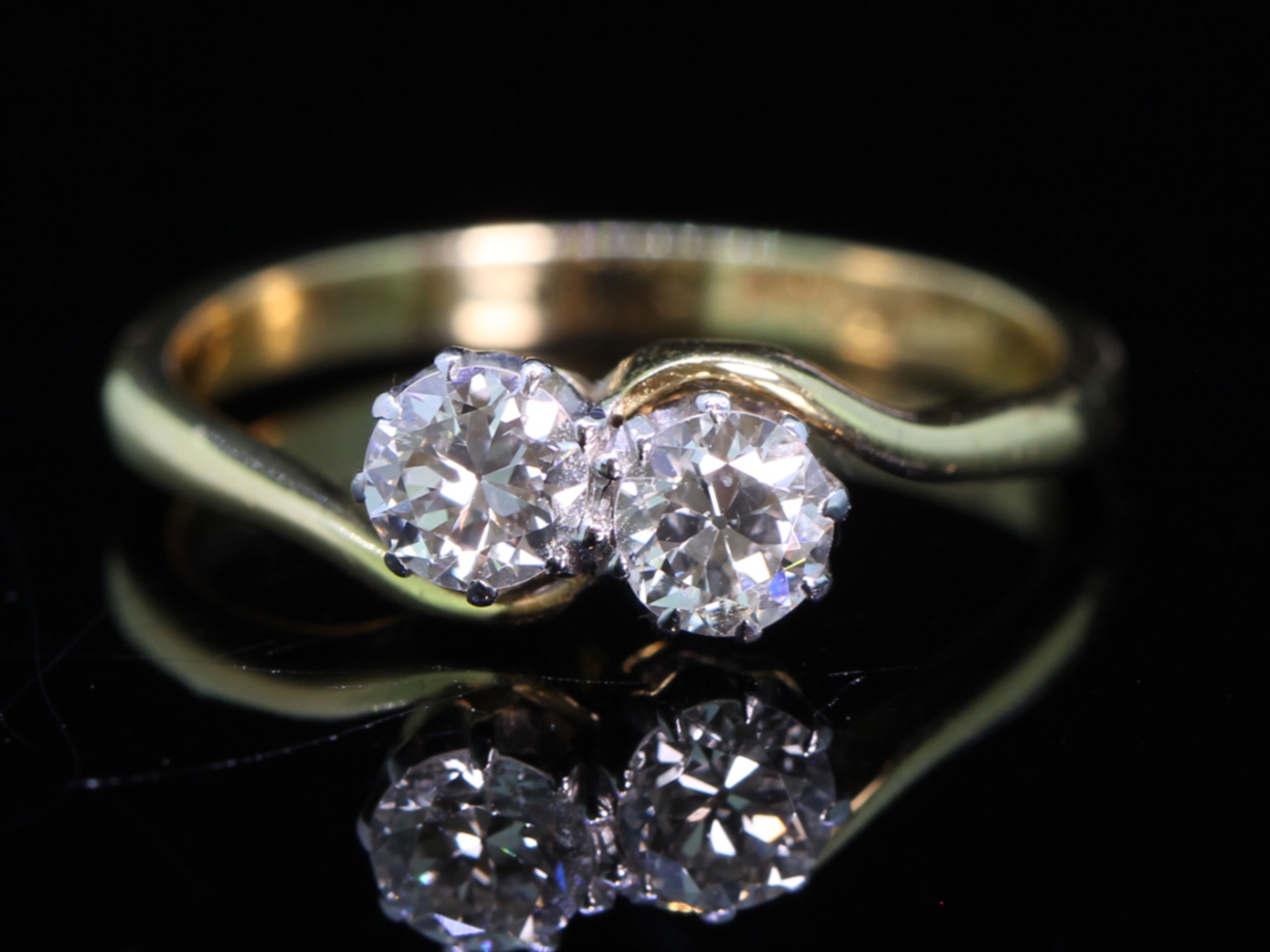 Elegant two stone diamond twist 18ct gold ring