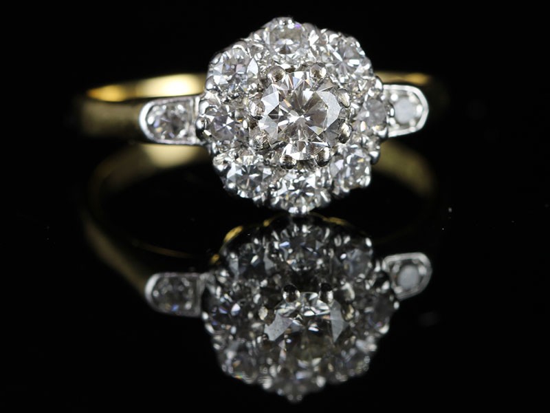 Beautiful circa 1918 round cut diamond ring with shoulder stone in 18 carat gold