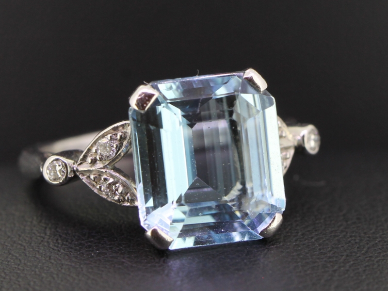 Stunning 5 carat aquamarine and diamond 18 carat gold ring