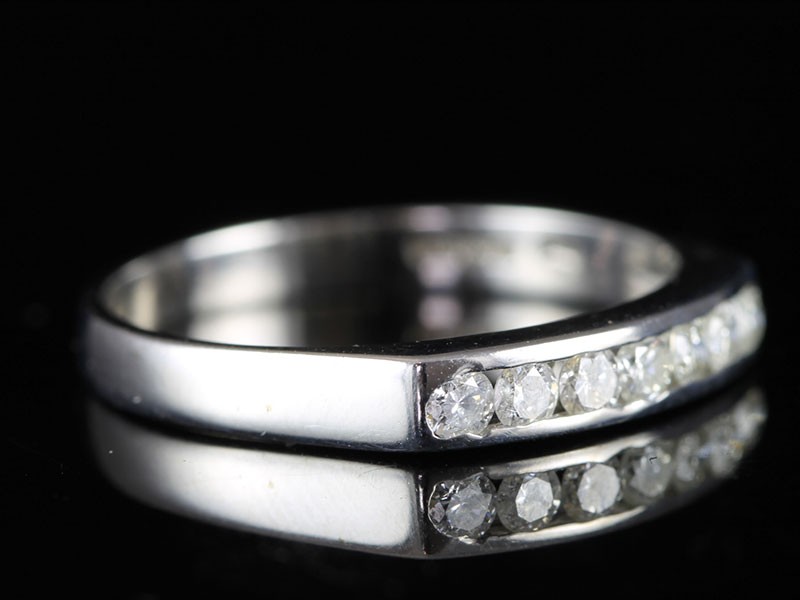 Breathtaking round brilliant cut diamond eternity ring in 18 carat white gold