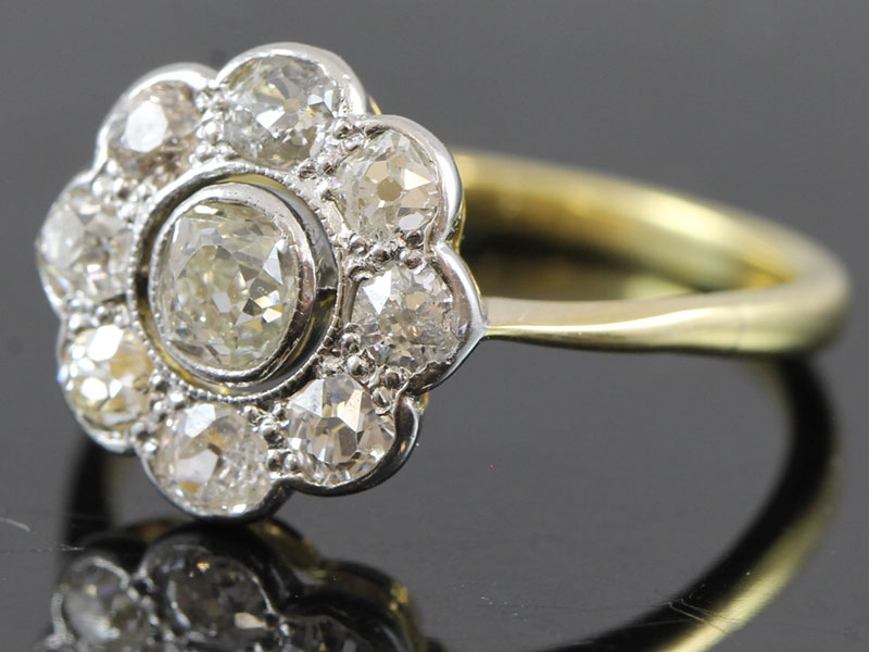  beautiful diamond daisy cluster 18 carat gold ring