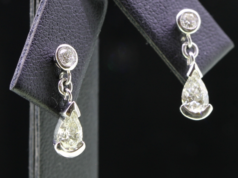 Majestic pear shaped diamond 18 carat gold earrings