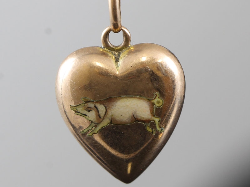 Sweet victorian enamel pig rose gold heart charm