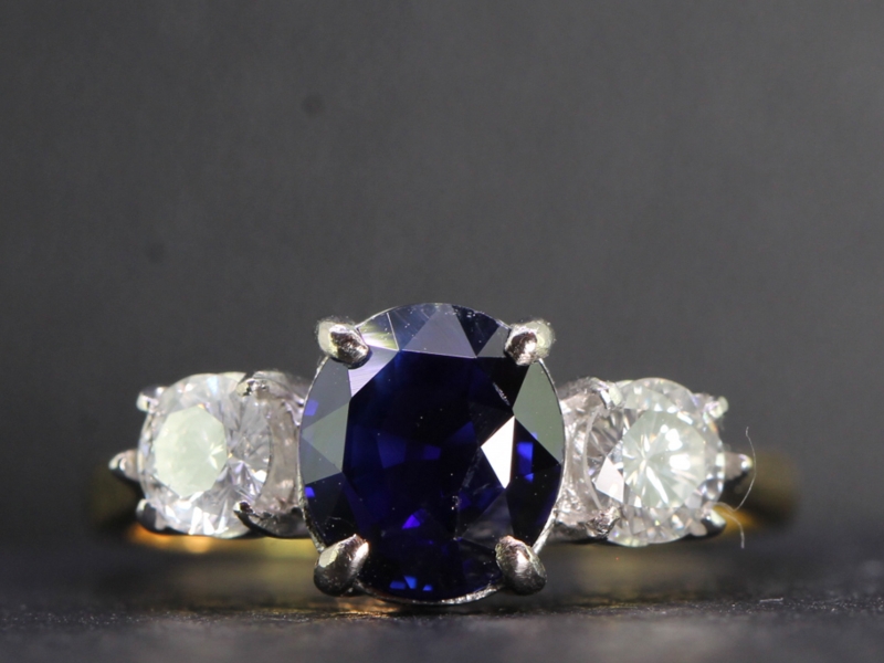  stunning sapphire and diamond trilogy 18 gold ring