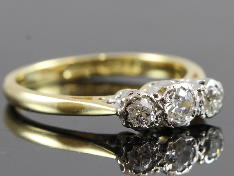 Graceful edwardian trilogy diamond 18 carat gold ring