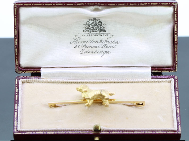 Delightful edwardian cocker spaniel 15 carat gold bar brooch