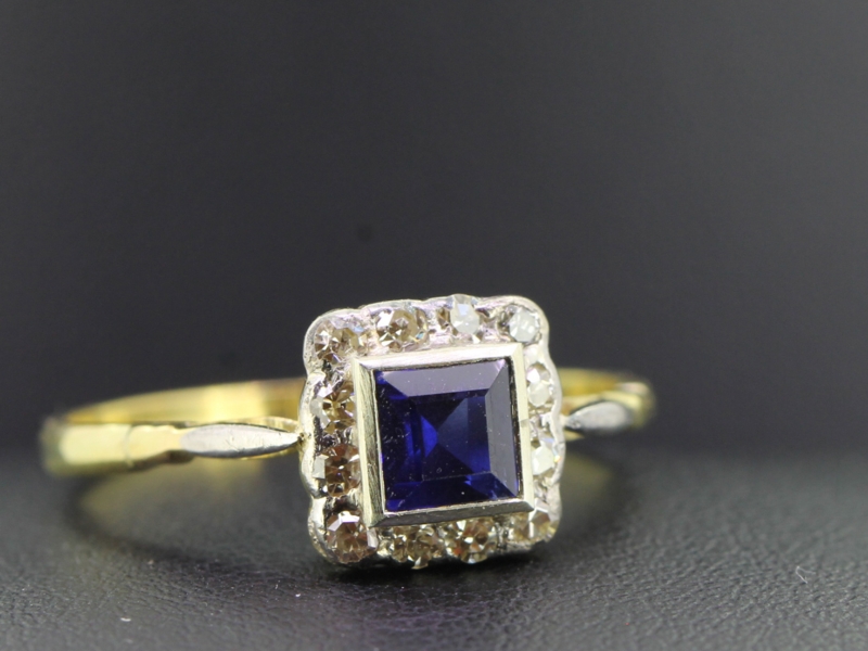 Gorgeous 1920s sapphire and diamond 18 carat gold and platinum ring