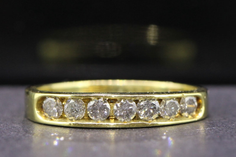  beautiful diamond 18 carat gold eternity ring