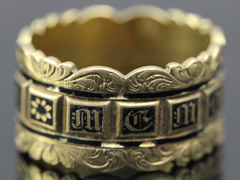 Stunning 18 carat gold and black enamel mourning band ring