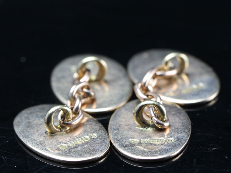  elegant foliate designed 9 carat gold cufflinks