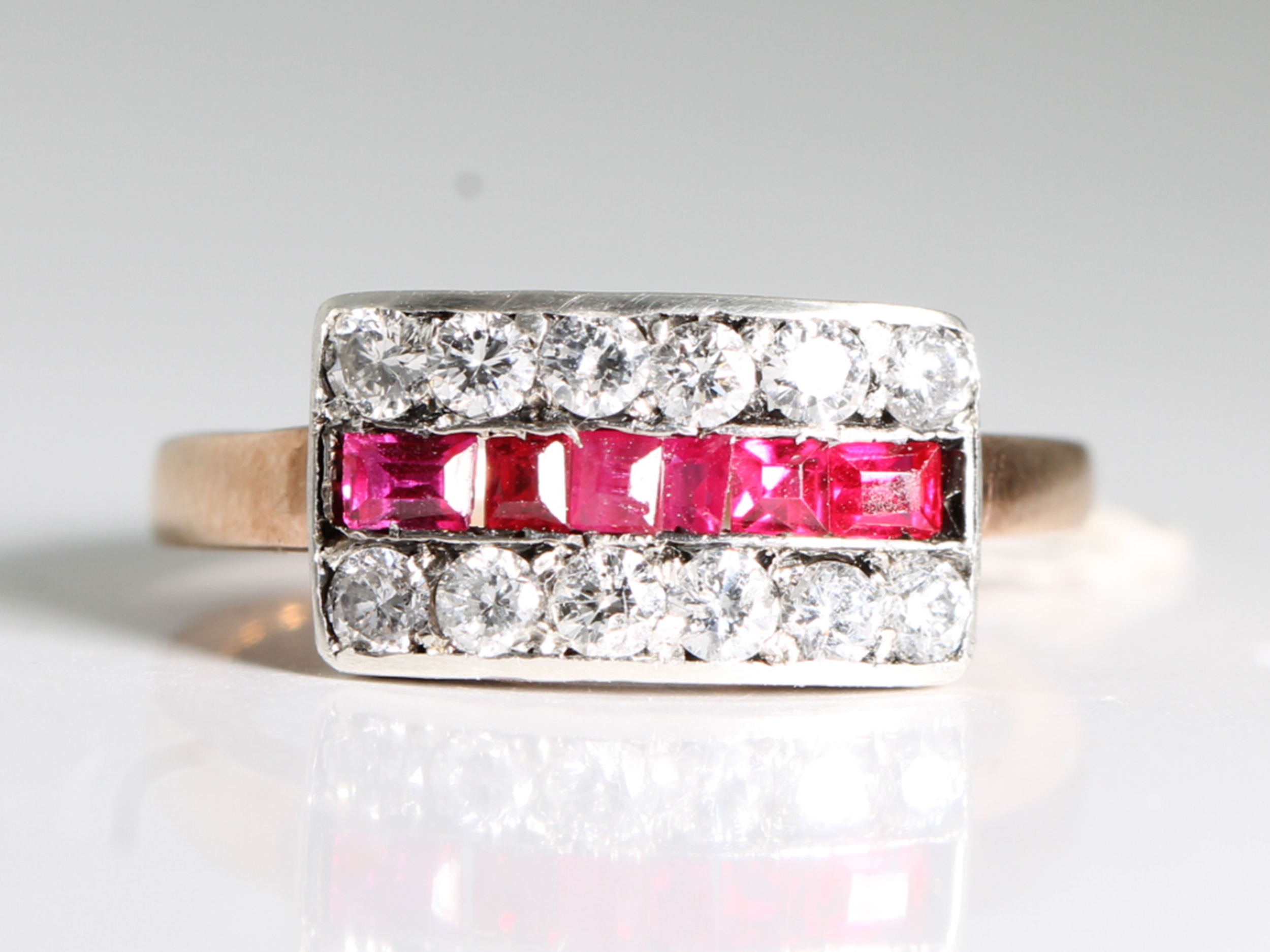 Art deco ruby and diamond 18ct gold ring