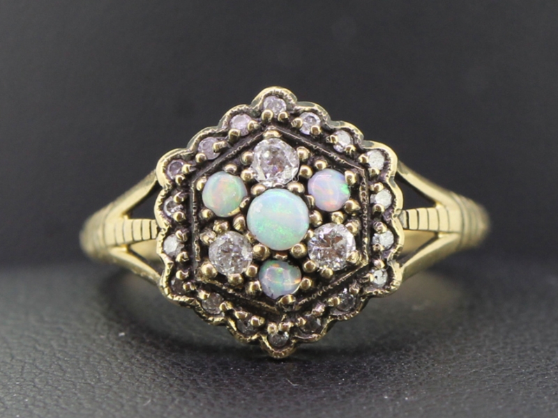 Lovely opal and diamond 9 carat gold cocktail ring