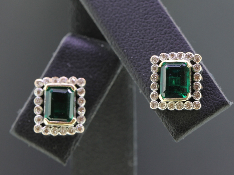 Magnificent colombian emreald and diamond 18 carat gold stud earrings