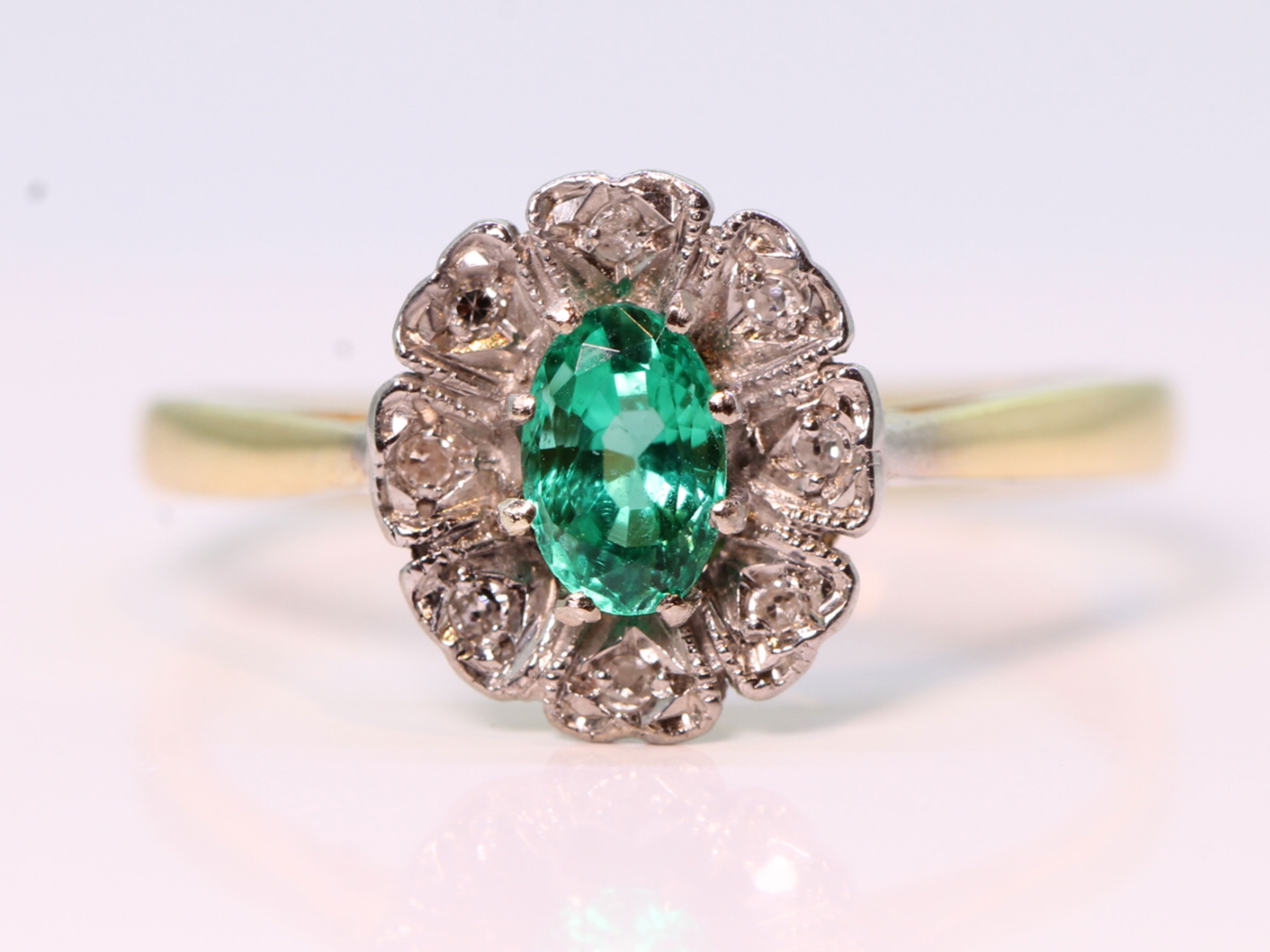 Art deco emerald and diamond 18ct gold ring