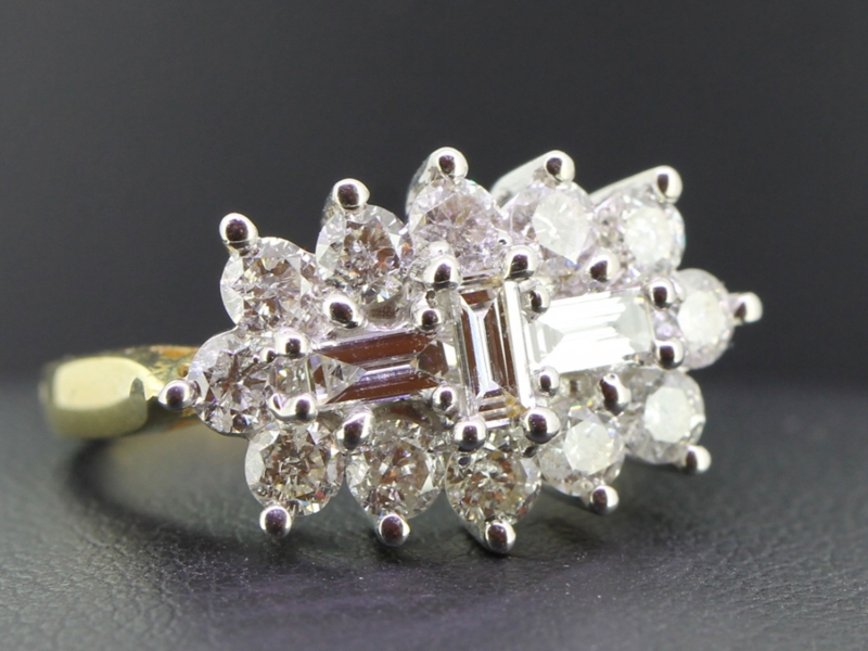 Stunning baguette and round brilliant cut diamond 18 carat gold ring