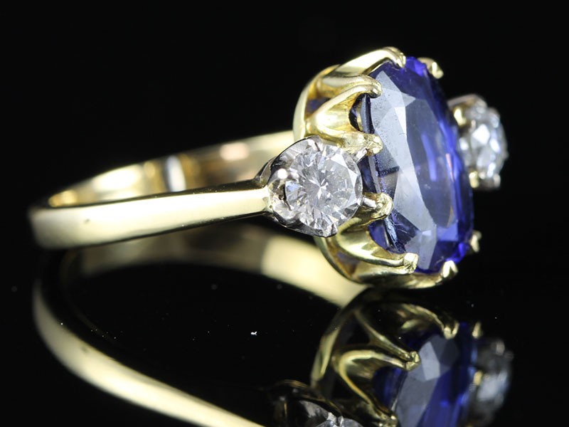 Stunning victorian ceylon sapphire and diamond 18 carat gold trilogy ring