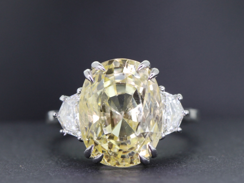 Magnificent 15.06 carat natural yellow sapphire and diamond platinum ring