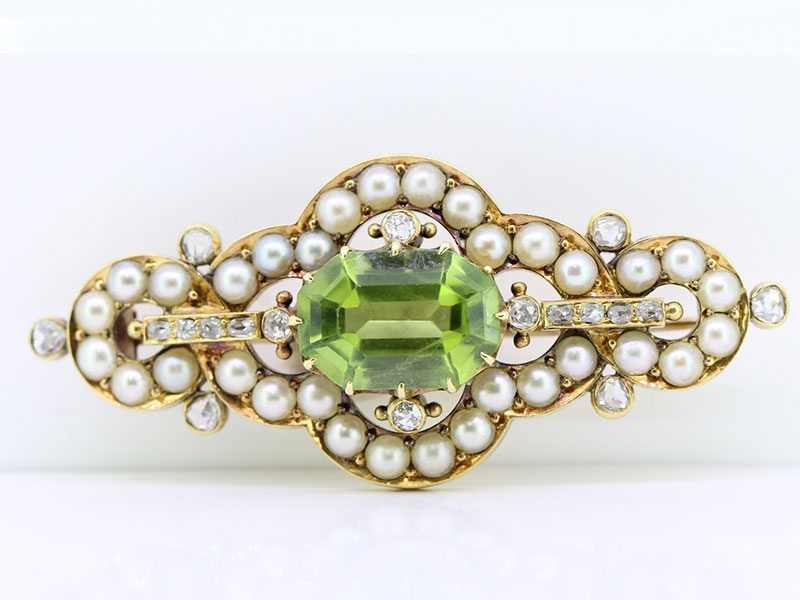  beautiful peridot, diamonds and pearl 15 carat gold brooch 